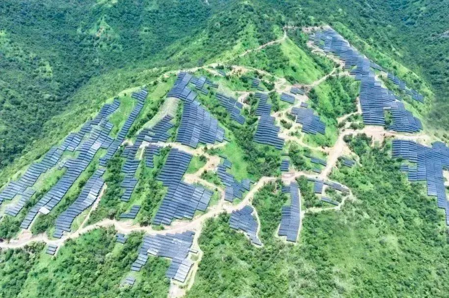 智慧光伏山地清源科技助力云南玉溪最大林光互补光伏电站